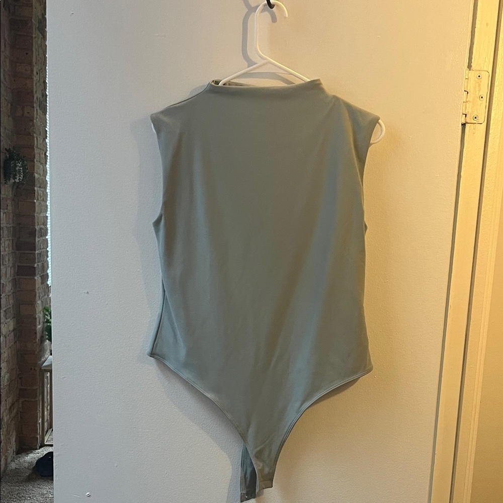 Elegant Sleeveless Gray Bodysuit